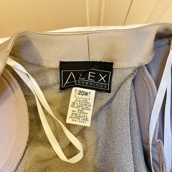 BNWT ALEX evenings long sleeve cover - Picture 8 of 11